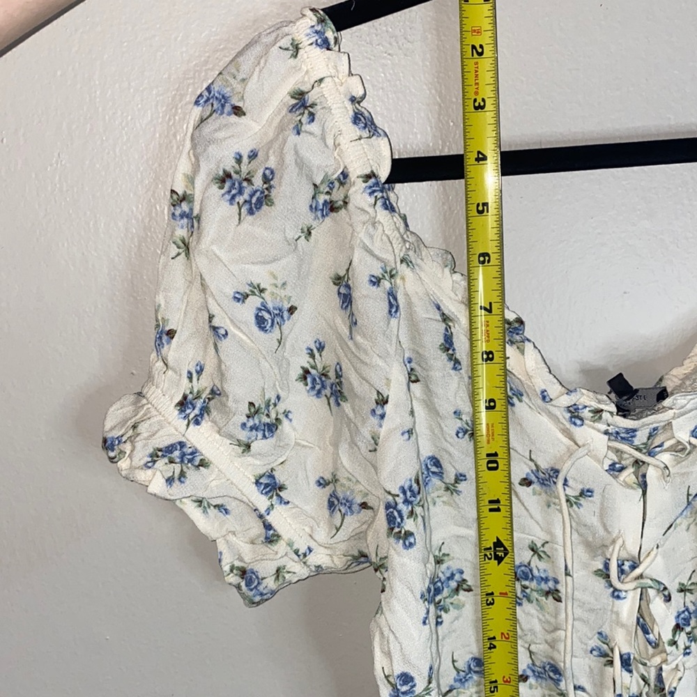 🪿Cottage Core American Eagle blue flowered top! - Picture 4 of 9
